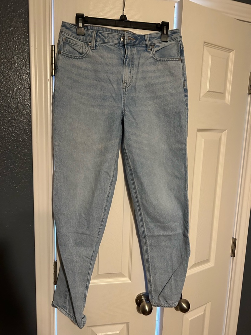 American Eagle Outfitters Light Blue strigid mom Jeans